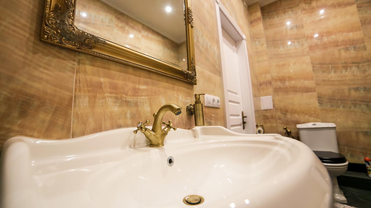 Franco Luxury Apartment ลวีฟ ภายนอก รูปภาพ