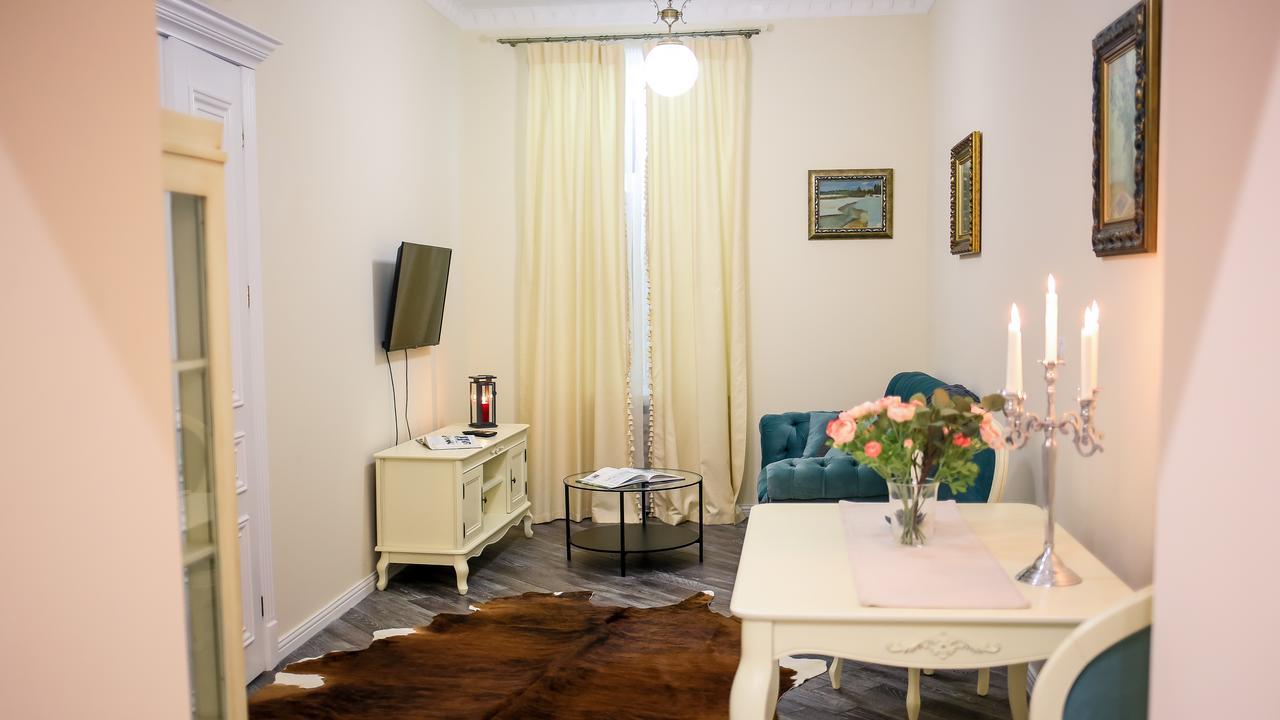 Franco Luxury Apartment ลวีฟ ภายนอก รูปภาพ
